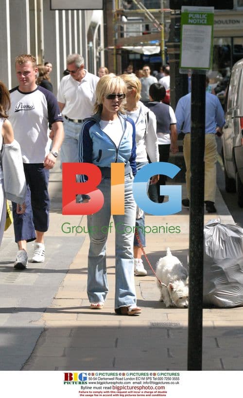 Lulu Shopping on Bond Street