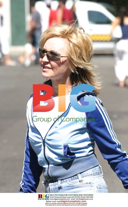 Lulu Shopping on Bond Street