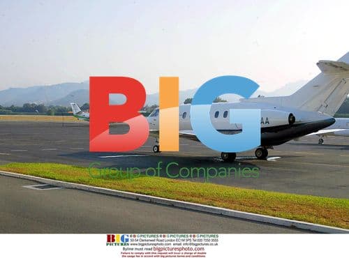 Beckhams Leave France in Private Jets