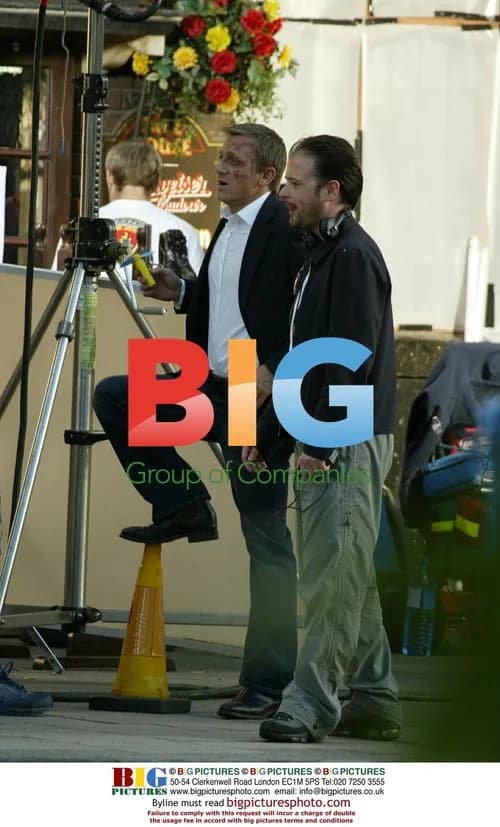 Director Matthew Vaughn and actor Tammer Hassan on 'Layer Cake' set