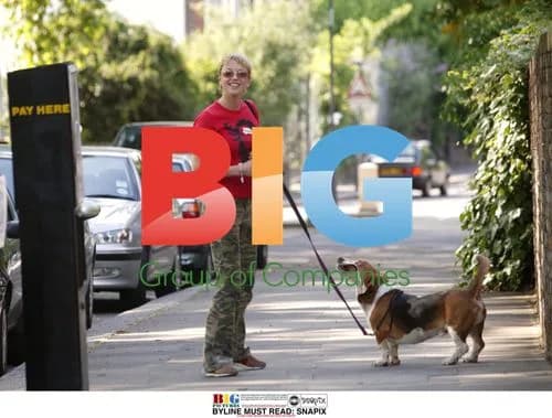Sara Cox Picks Up Dog Poo