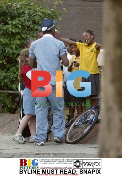 Simon Webbe Meets Young Fans