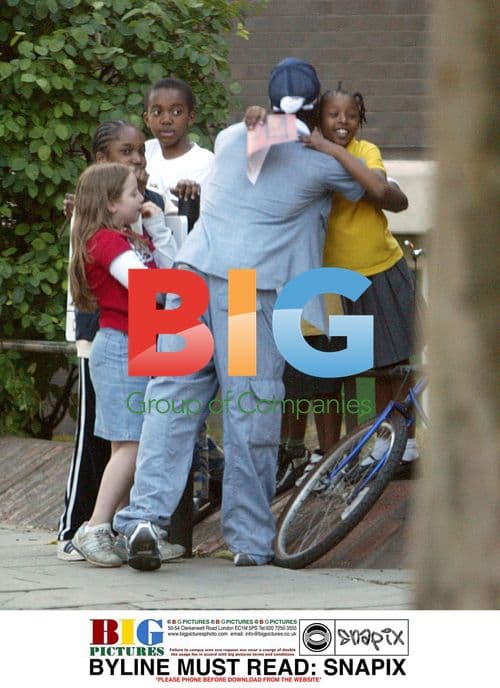 Simon Webbe Stops to Chat with Fans