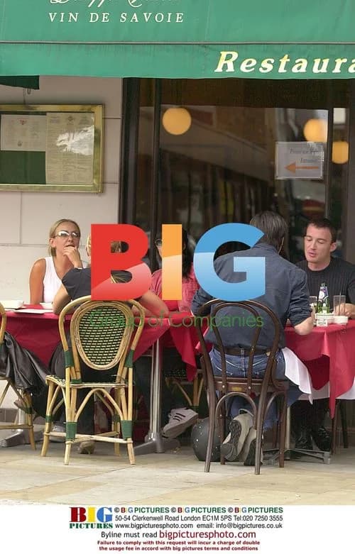 Dannii Minogue has lunch in Knightsbridge