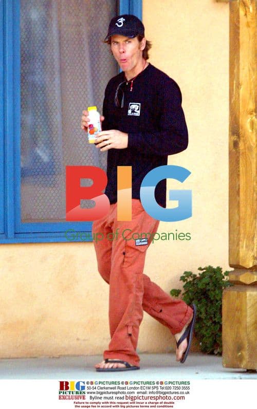 Julia Roberts and Danny Moder in Love