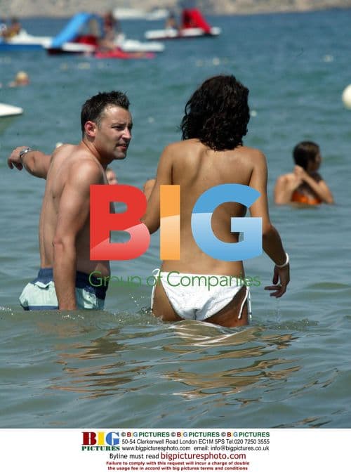 Toby Anstis and Alicia vacation in Mediterranean