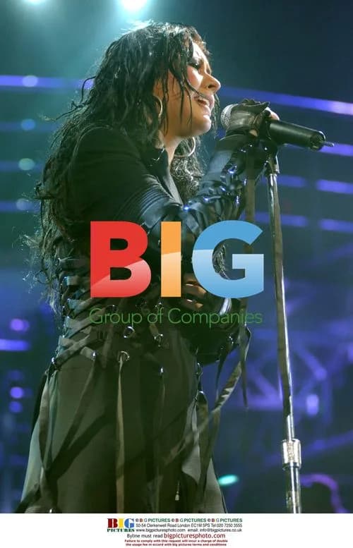 Christina Aguilera Performs in Pittsburgh