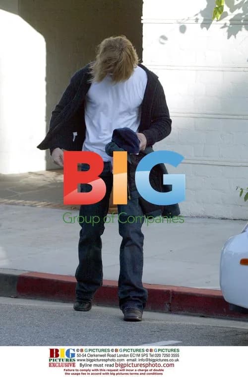 Brad Pitt Leaving Cosmetic Clinic