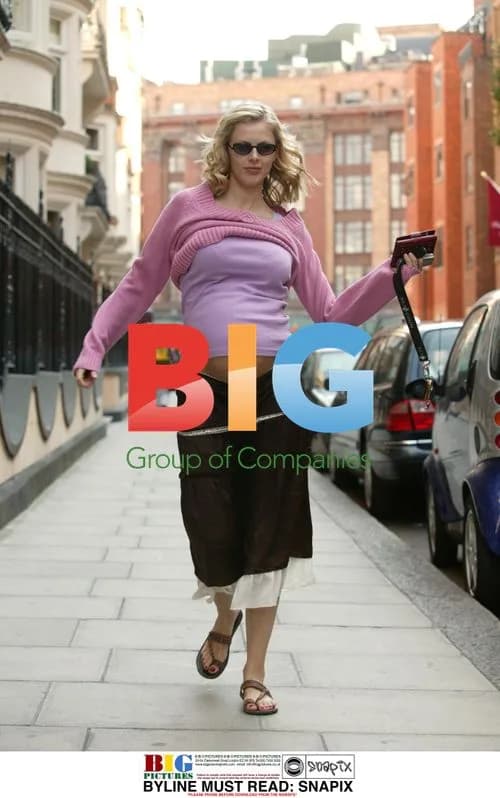 Pregnant TV presenter Donna Air shopping