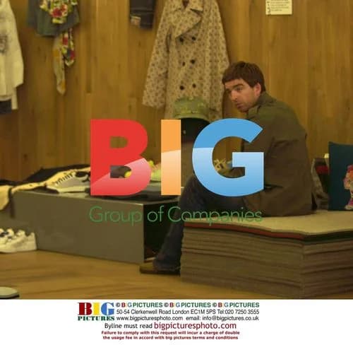 Noel Gallagher Buys Trainers