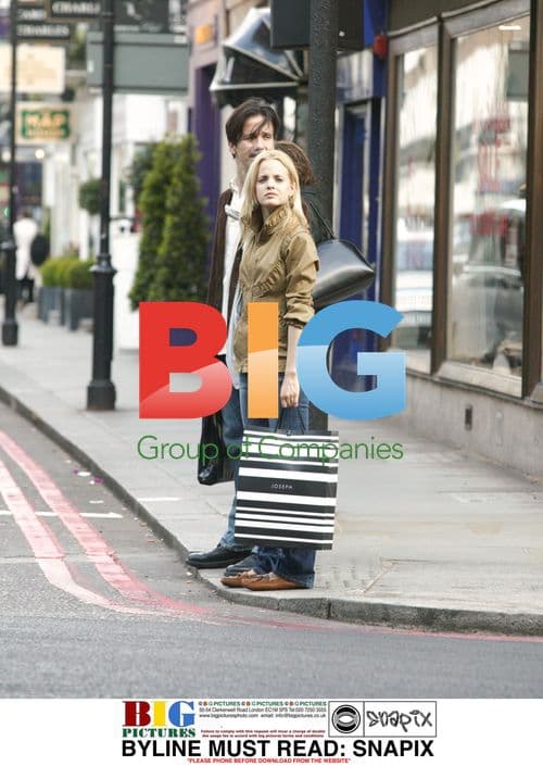 Mena Suvari and Robert Brinkmann Out Shopping in London