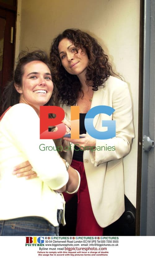 Minnie Driver Gives Autographs at Comedy Theatre