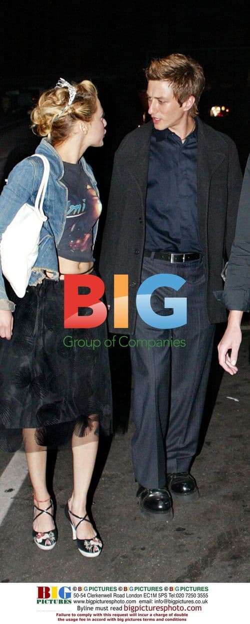 Brittany Murphy and date arrive to concert