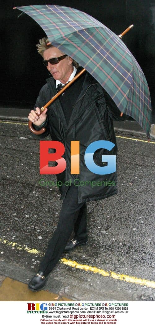 Rod Stewart and Penny Lancaster shopping