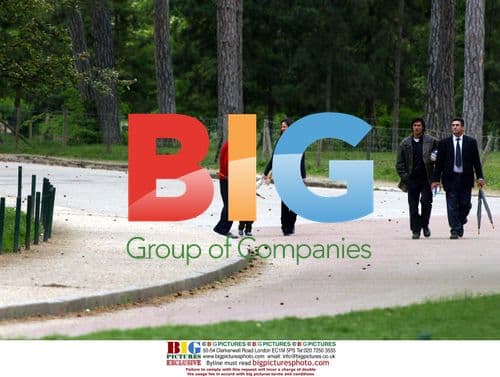 Actress Smiles at Charity Event