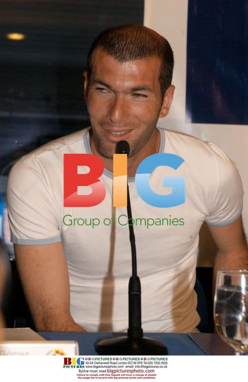 Zidane Presents Algerian Children's Camp