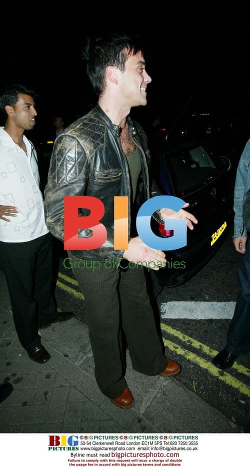 Robbie Williams Leaves Nobu with Ant, Dec & Friends