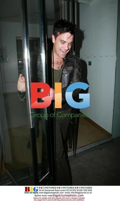 Robbie Williams Leaves Nobu with Ant, Dec, and Others