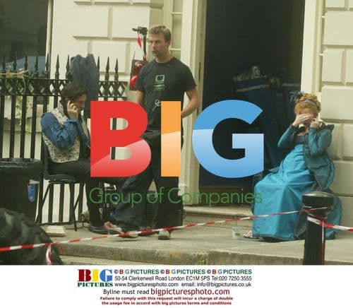 REESE WITHERSPOON AND GABRIEL BYRNE ON VANITY FAIR SET