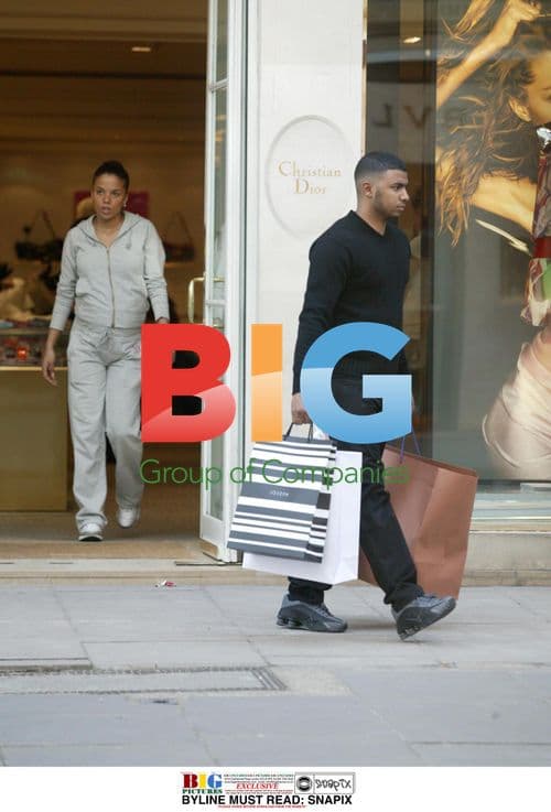 MS DYNAMITE and boyfriend shopping