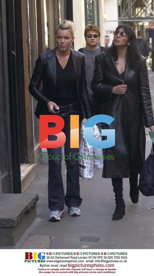 Model Nell McAndrew Shopping with Friend