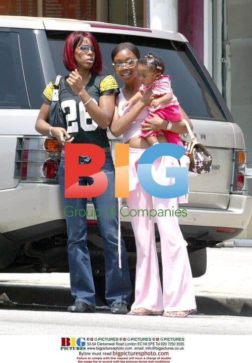 Brandy and Kelly Rowland Shopping