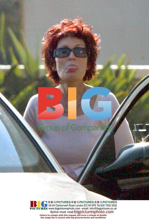 Sharon Osborne Shopping with Dog