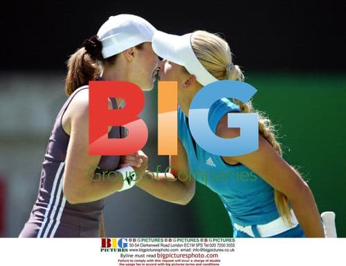 Anna Kournikova and Martina Hingis at Australian Open