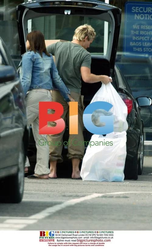 Jade Goody and Jeff Brazier shopping for baby