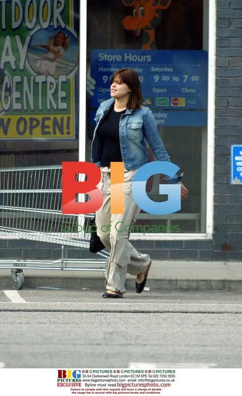 Jade Goody and Jeff Brazier Shop for Baby