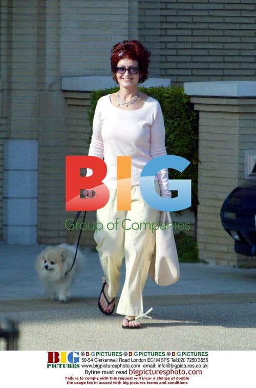Sharon Osborne Shopping with Dog