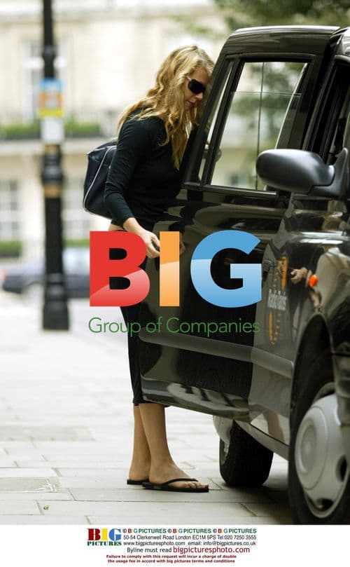 Gwyneth Paltrow Leaving Home for Gym