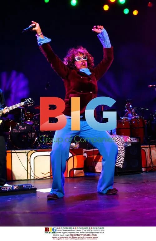 MACY GRAY performs at The Grove of Anaheim