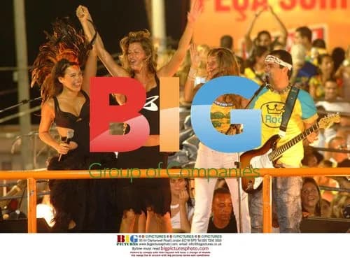 Gisele Bundchen with Sisters and Daniela Mercury