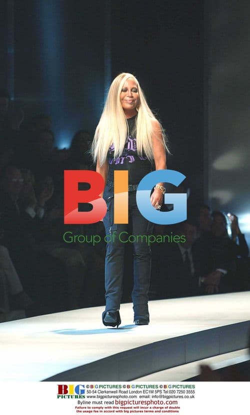 Taylor Swift performs at the 2015 Billboard Music Awards