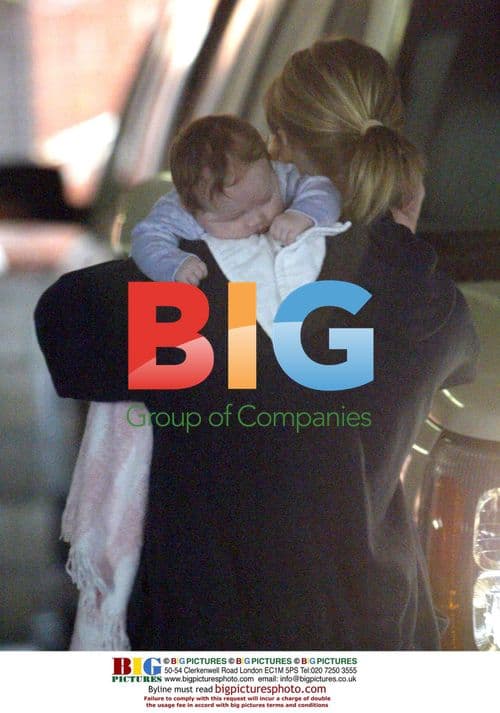 Jenny Garth Takes Family to Park