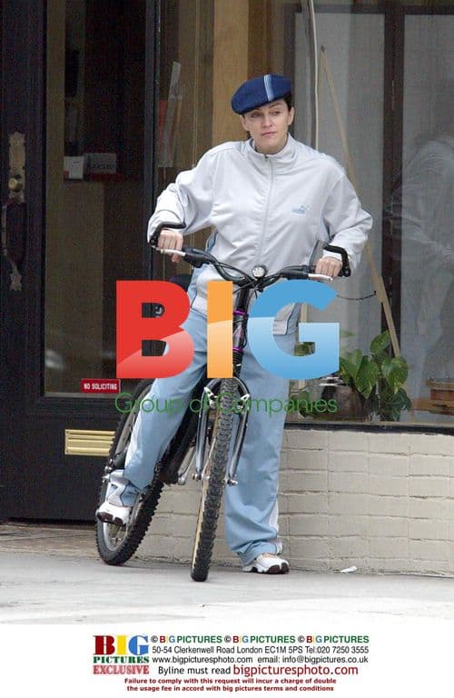 Madonna rides bike to Kabbalah Centre