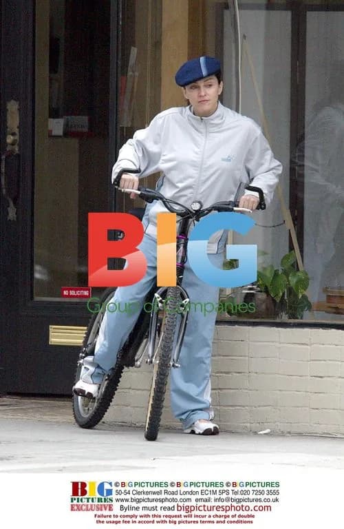 Madonna rides bike to Kabbalah Centre