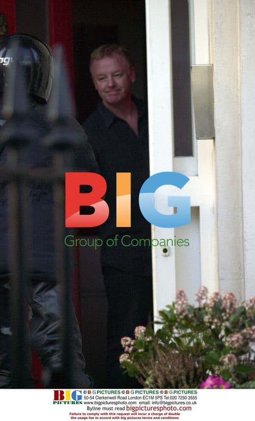 TV Presenter Les Dennis Delivers Parcel