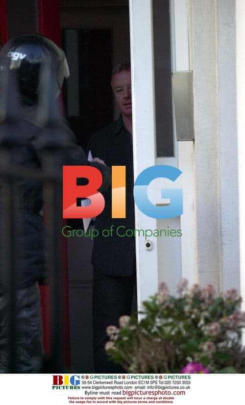 TV Presenter Les Dennis Delivering Parcel