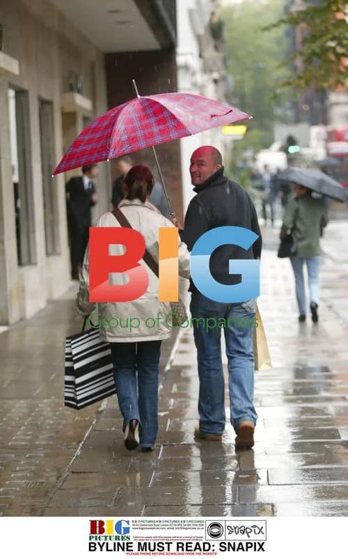 Charlie Brooks Shops with Boyfriend