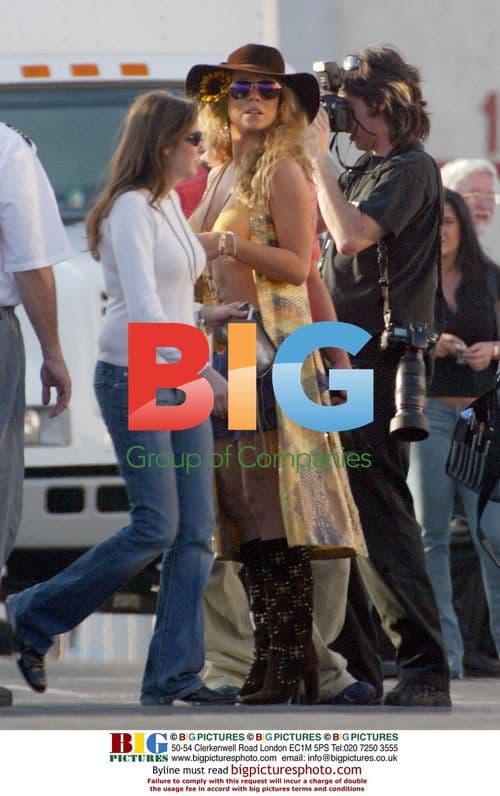 Mariah Carey and Joe Millionaire arrive by helicopter