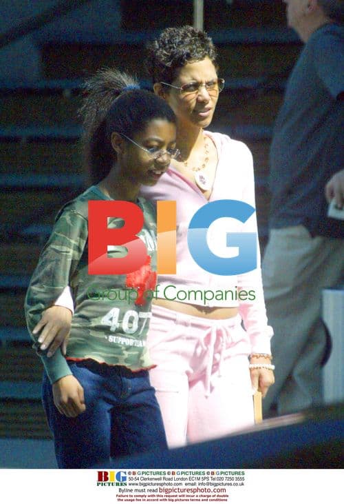 Halle Berry, Daughter, & Husband Depart Hotel