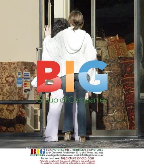 Jennifer Lopez Shopping with Sister
