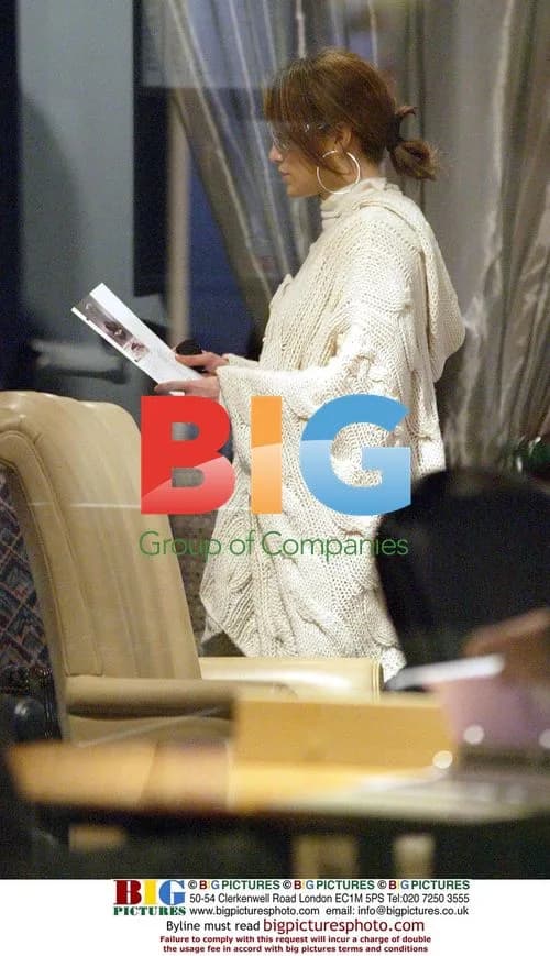 Jennifer Lopez Shopping with Sister Linda