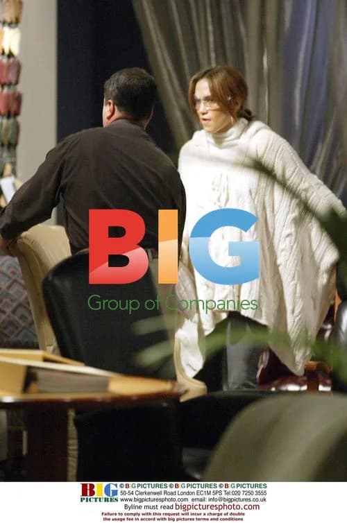 Jennifer Lopez Shopping with Sister