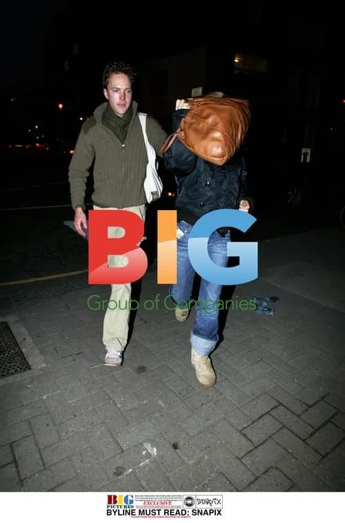 Geri Halliwell tries to hide from friend