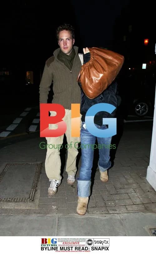 Pop singer Geri Halliwell tries to hide from friend