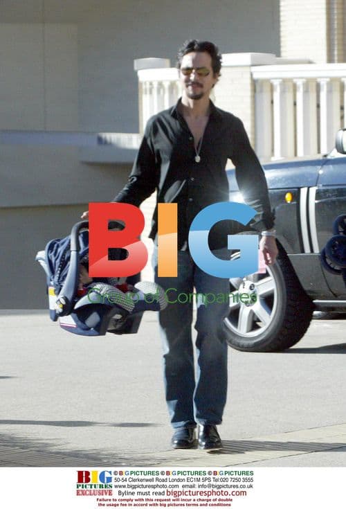 Benjamin Bratt and Talisa Soto Shopping with Baby