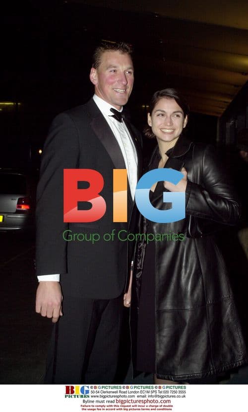 Celebrity couple attend sports event